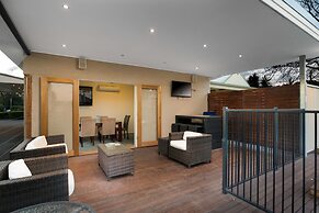 New Crossing Place Motel & Apartments