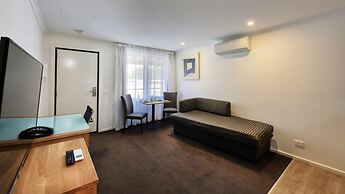 New Crossing Place Motel & Apartments