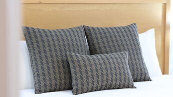 New Crossing Place Motel & Apartments