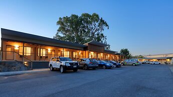 New Crossing Place Motel & Apartments