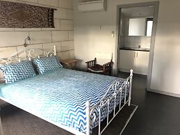 Port Campbell Guesthouse & Flash Packers