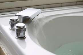 Cyuan Tang Hot Spring Hotel