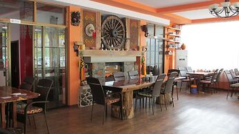 Nirvana Hotel - Hostel