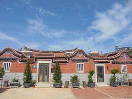 Antique Courtyard B&B