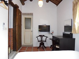 Antique Courtyard B&B