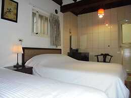 Antique Courtyard B&B