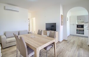 Luci Front Beach House