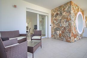 Luci Front Beach House