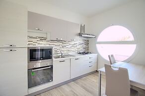 Luci Front Beach House