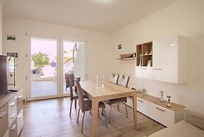 Luci Front Beach House