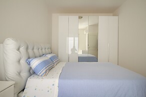 Luci Front Beach House