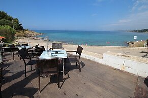 Luci Front Beach House