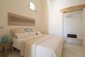 Le Bijou Court House