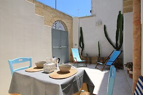 Le Bijou Court House