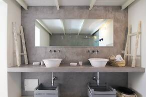 Le Bijou Court House