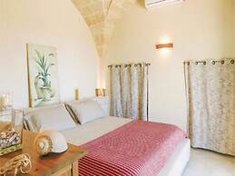 Li Fani Luxe Pool Stone House