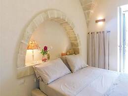 Li Fani Luxe Pool Stone House