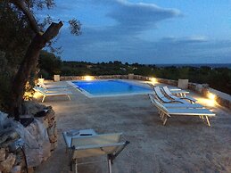 Li Fani Luxe Pool Stone House