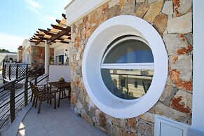 Gregoriana Front Beach