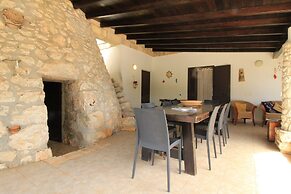 Dora Lovely Country Home