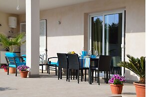 Elcisia Luxe Beach House