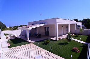 Elcisia Luxe Beach House