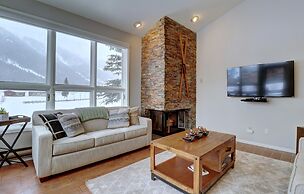 Private Mountain Town home Pet Friendly with Great Views - WD12 by Red
