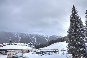 Peaceful Forested Location Next to River, Ski-In Ski-Out Located in Ce