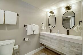 Peaceful Forested Location Next to River, Ski-In Ski-Out Located in Ce