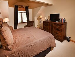 Aspenwood Lodge #304 2 Bedroom Condo by RedAwning