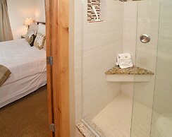 Lionshead Arcade #303 2 Bedroom Condo by RedAwning