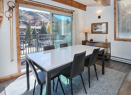 Vantage Point 112 2 Bedroom Condo by RedAwning