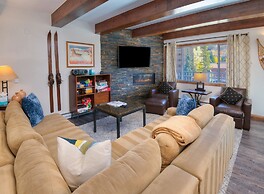 Vantage Point 112 2 Bedroom Condo by RedAwning