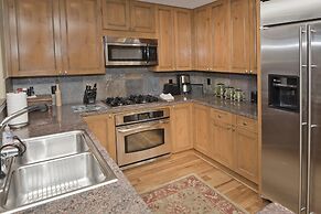 Settlers Lodge #302 3 Bedroom Condo by RedAwning