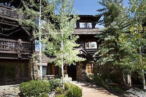 Settlers Lodge #302 3 Bedroom Condo by RedAwning