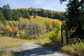Settlers Lodge #302 3 Bedroom Condo by RedAwning