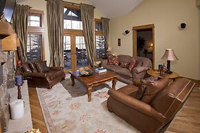 Settlers Lodge #302 3 Bedroom Condo by RedAwning