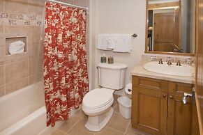 Settlers Lodge #302 3 Bedroom Condo by RedAwning