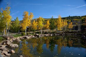 Settlers Lodge #302 3 Bedroom Condo by RedAwning