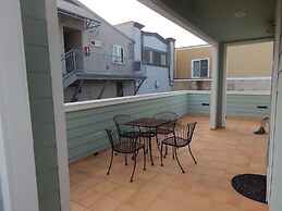 359 1st Street 1 Bedroom Condo by Redawning