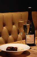 The Porterhouse Grill & Rooms