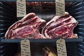 The Porterhouse Grill & Rooms