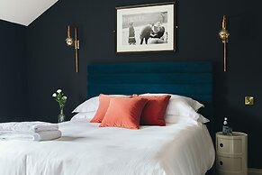 The Porterhouse Grill & Rooms