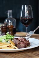 The Porterhouse Grill & Rooms