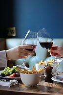 The Porterhouse Grill & Rooms