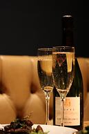 The Porterhouse Grill & Rooms