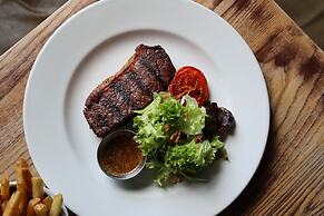 The Porterhouse Grill & Rooms