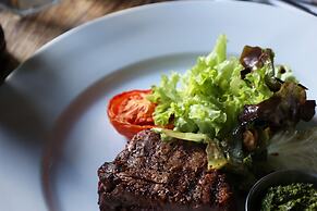 The Porterhouse Grill & Rooms