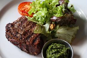 The Porterhouse Grill & Rooms