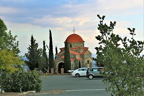Tzionis Petroktisto Holiday Stonehouse
